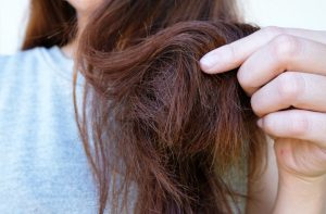 Jak NEPEČOVAT o vlasy? 5 činností, které vedou k poškození vlasů
