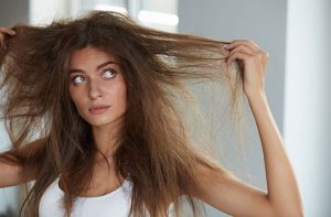 Jak pečovat o vlasy během podzimu? Pojďme se podívat na 6 praktických tipů