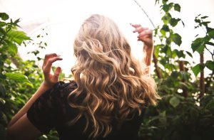 Olejování vlasů – jak se o to postarat? Nejlepší a nejspolehlivější metody